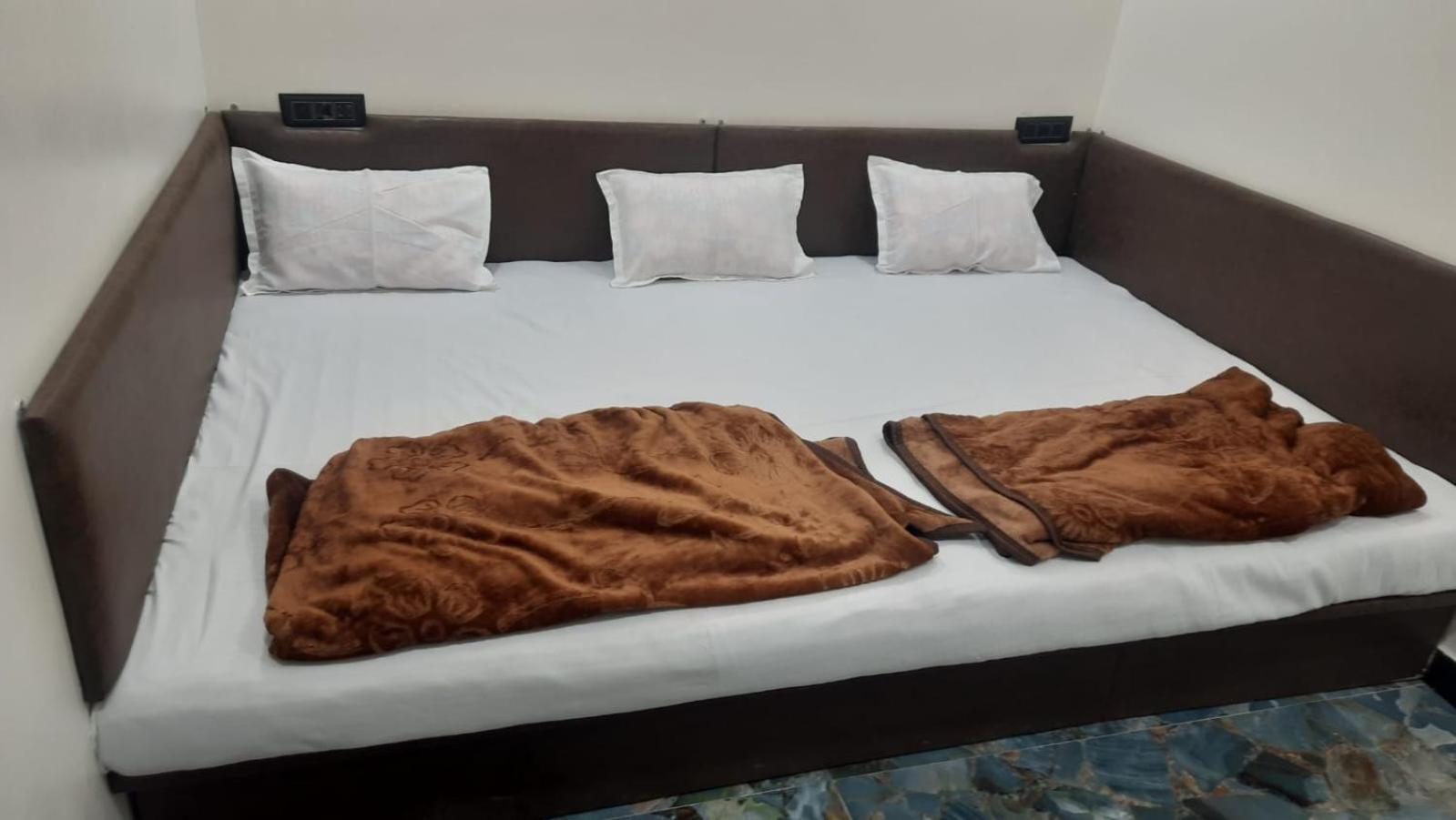 Golden Guest House Ujjain Exterior foto